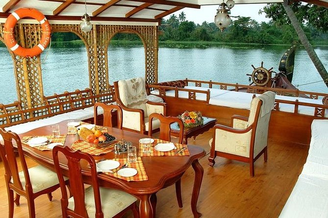 5 Days Kerala Tour Package With 4 Star Stays & Private Houseboat - Day 2: Lakes, Echo Point, Mattupetty, and Eravikulam for the Nilgiri Tahr