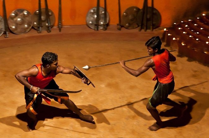 5 Days Kerala Tour Package With 4 Star Stays & Private Houseboat - Day 4 Night: Alleppey Backwaters and the Deluxe Houseboat Experience