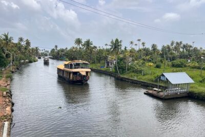 6hrs Alleppey Houseboat Tour-Serene Canals, Local Life & Food. - Punnamada kayal: the Nehru Trophy race waters