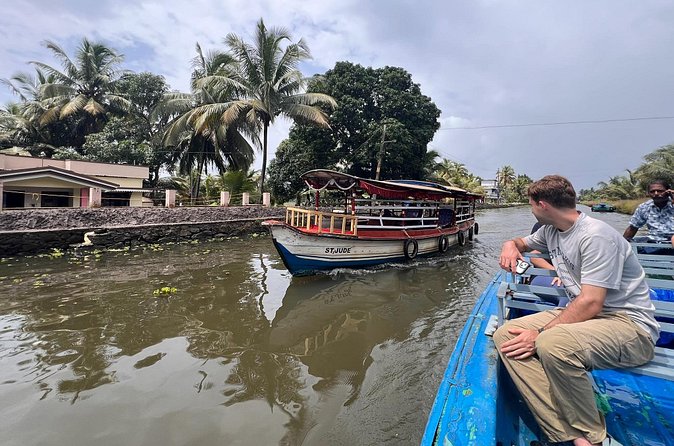 6hrs Alleppey Houseboat Tour-Serene Canals, Local Life & Food. - Food onboard: lunch, coffee/tea, snacks, and bottled water