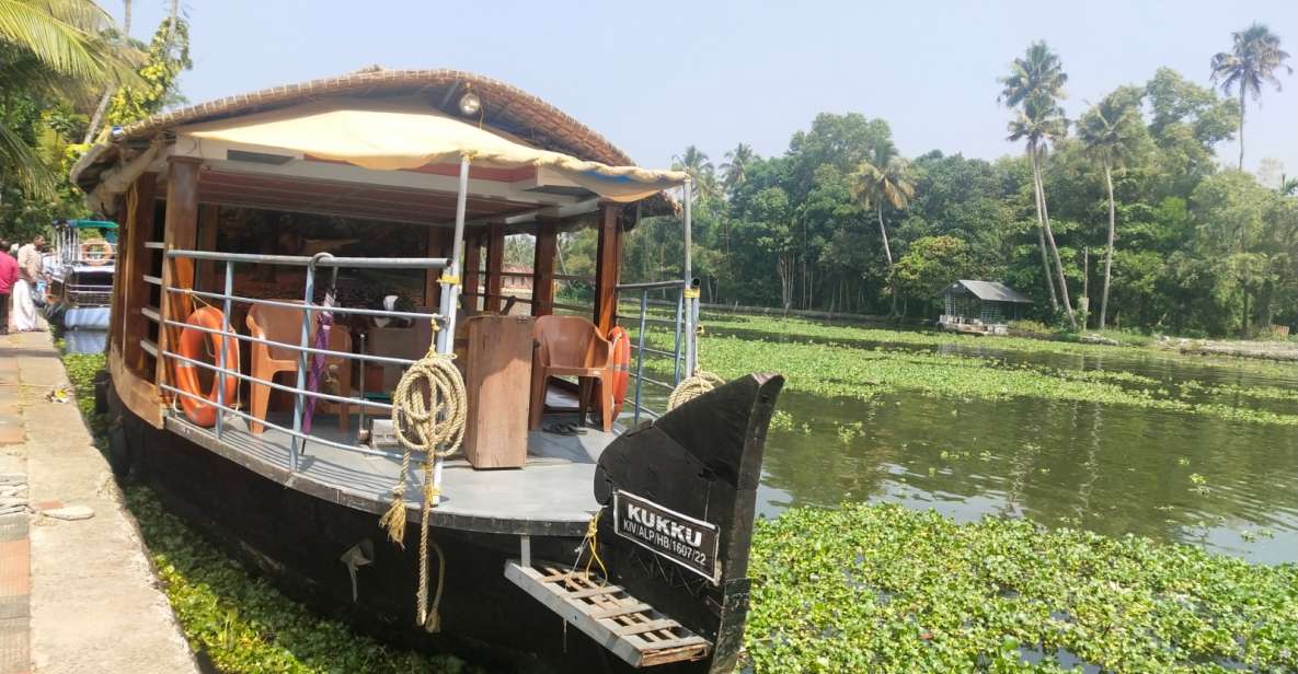 Aleppey Houseboat backwater Day Tour with Lunch and pickup - Kerala lunch onboard: the food is not an afterthought