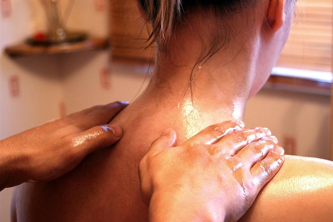 Ayurveda Abhyanga + Indian Champi - Entering The Coconut Palm Leaf Hut: A Real Ayurveda Atmosphere