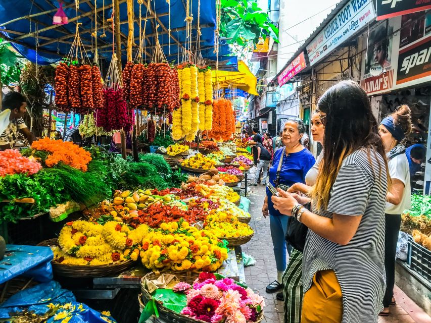 Bangalore: Basavanagudi Walking Tour with Bull Temple - Start at Vidyarthi Bhavan: coffee, snacks, and neighborhood rhythm