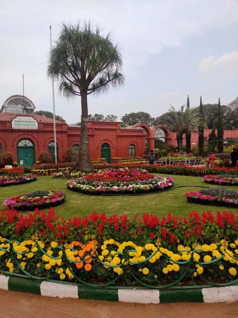 Bangalore City Tour: Lalbagh, Tipu Palace & Bull Temple - ISKCON Temple and Bangalore Fort: two viewpoints of the city’s past