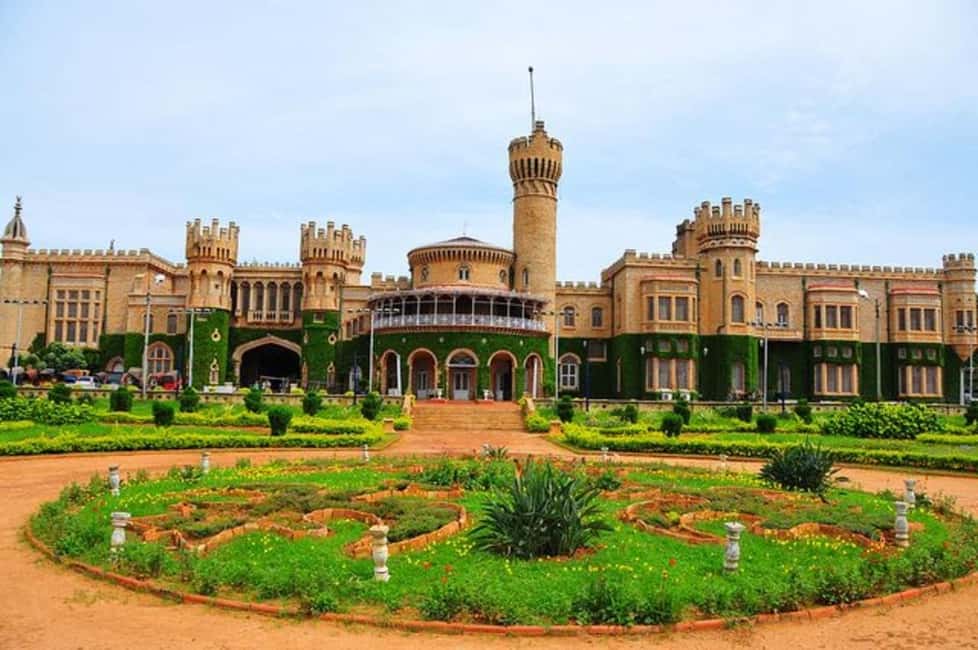 Bangalore City Tour: Walking, Palace & Temples - Bull Temple and ISKCON Temple: a walking day that swaps sightseeing for feeling