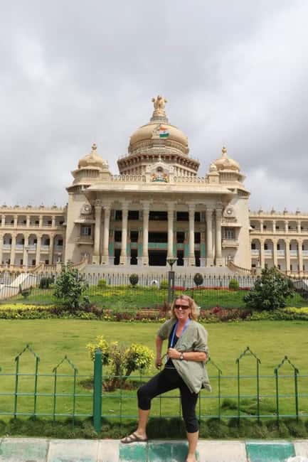 Bangalore City Tour: Walking, Palace & Temples - Cubbon Park and Vidhana Soudha: where Bangalore looks planned and calm