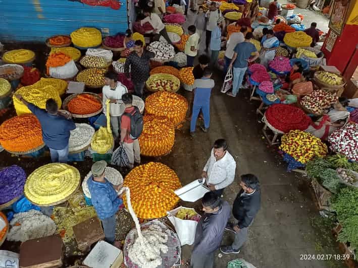 Bangalore- Food street walk and market visit in evening - KR Market at 6 PM: flowers, electricity, and wholesale chaos