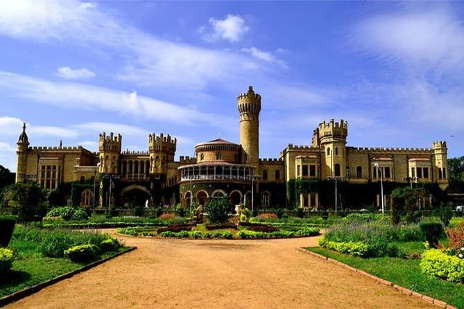 Bangalore Private City Car Tour with Guide and Lunch - ISKCON Temple Bangalore: a longer stop for worship and history