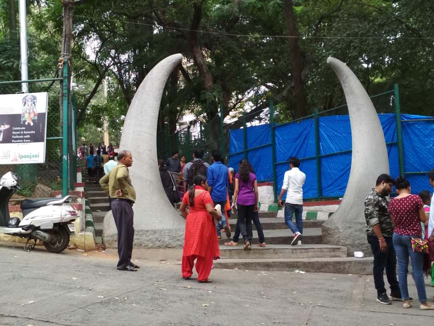Bangalore: Private Half-Day Sightseeing Tour - Bull Temple (Dodda Basavana Gudi): the giant Nandi in granite quiet