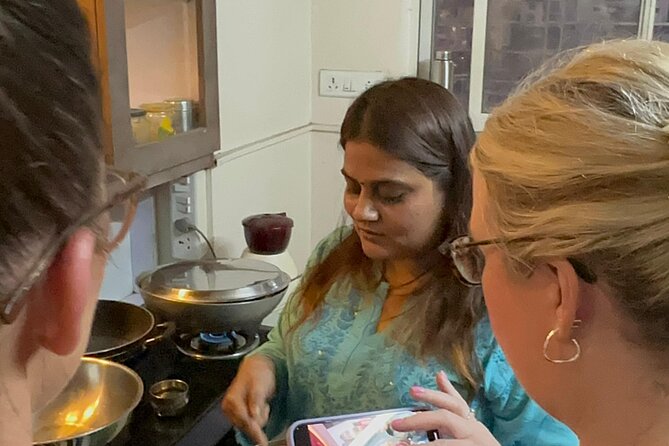 Bangalore: Traditional Cooking Classes & Dinner with Chef Family - A Bangalore home kitchen beats a dining hall lesson