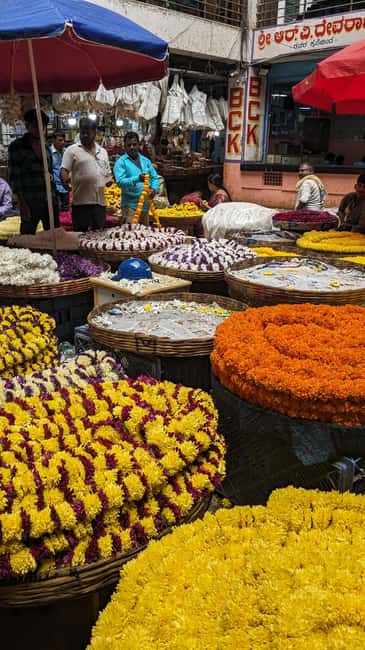 Bangalore Walking Tour KR Flower Market,Fort,Tippu palace - Arts and Crafts Market Time: What You See After the Flowers