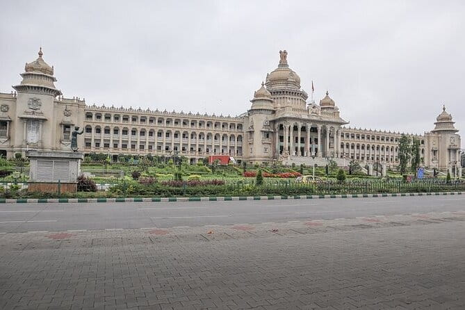 City tour of Beautiful Bengaluru - Half Day - Bull Temple in 30 minutes: monolithic bull, Ganesha, and clear pointers