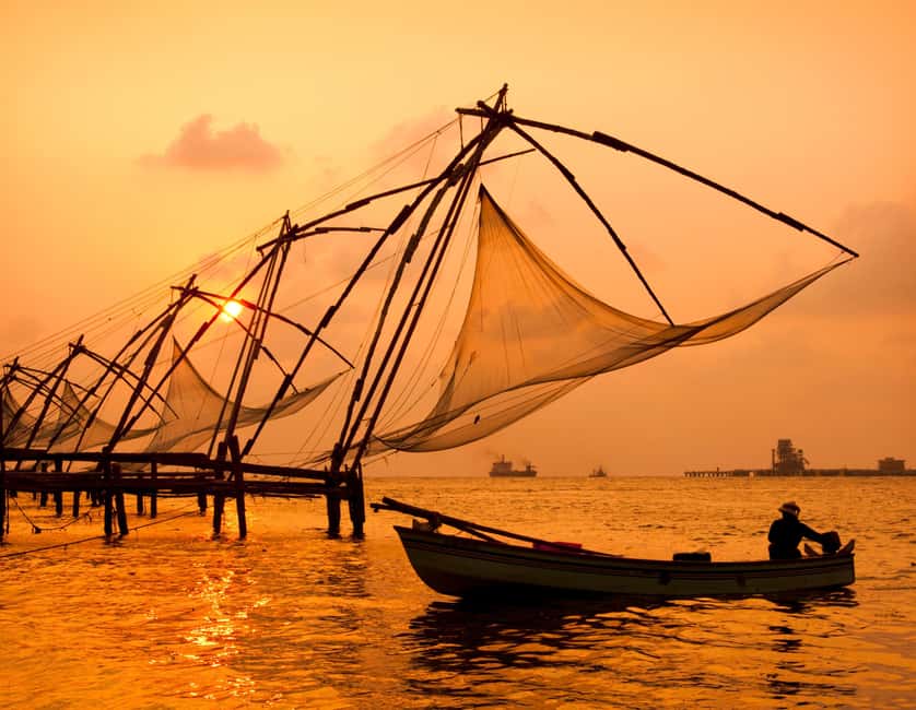 Cochin: 5-Day Kerala Tour with Munnar, Thekkady and Alleppey - Day 4: Alleppey backwaters on a houseboat—sleeping on the slow side of Kerala
