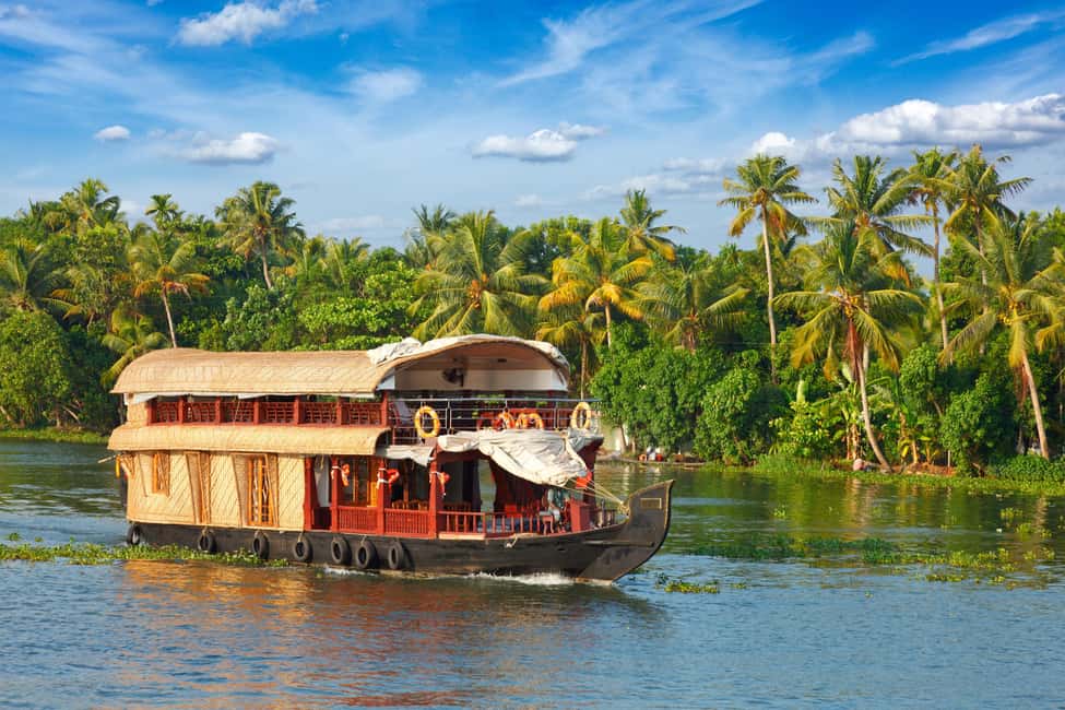 Cochin: 5-Day Munnar, Thekkady, and Alleppey Tour - Day 2: Eravikulam National Park (Rajamalai), tea plantations, and Kundala Lake