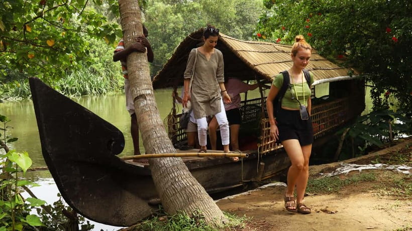 Cochin: Full-day Backwater Tour with Lunch and Evening Tea - Lunch on a Banana Leaf: Kerala Food With Village Hands
