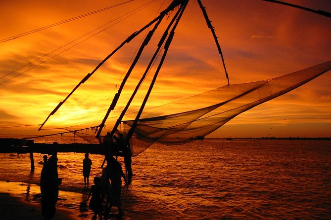 Colors of Kochi: City Tour & Kathakali Experience - Mattancherry Palace: murals that give you a map for Hindu legends