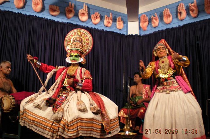 Colors of Kochi: City Tour & Kathakali Experience - Portuguese and European architecture at Santa Cruz Cathedral Basilica