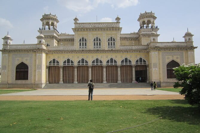 Cult Immersions 1 -Charminar Historical Walking Tour 3 hrs - Mecca Masjid: A Big Mosque Stop That Fits the Route