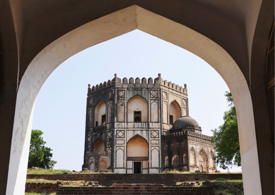Day Trip to Bidar (Guided Private Tour by Car from Hyderabad - Guru Nanak Jhira Sahib Gurudwara: A spiritual reset