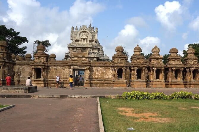 Explore Mahabalipuram & Kanchipuram: A Day Trip from Chennai! - A 12-hour route with AC comfort and clear stops