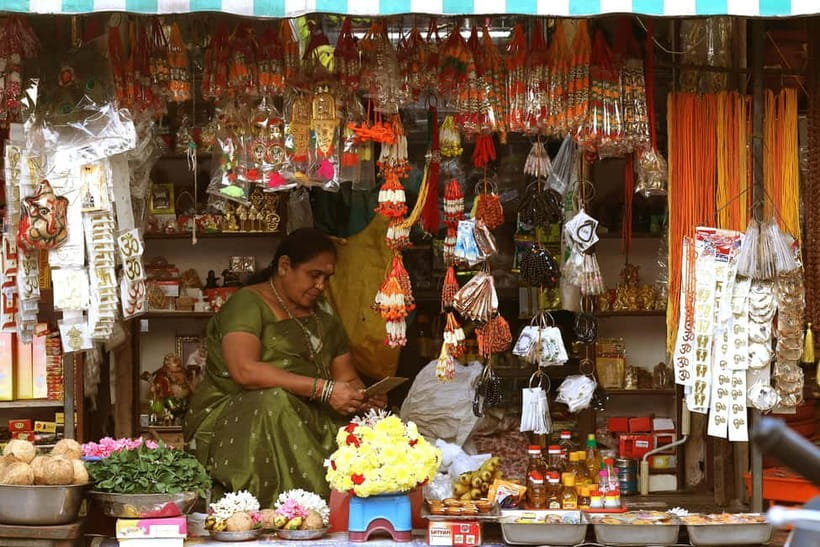Exploring Chennai Bustling Markets: Guided Tour by Foot - Colonial-Era Landmarks and Hidden Alleys on Foot
