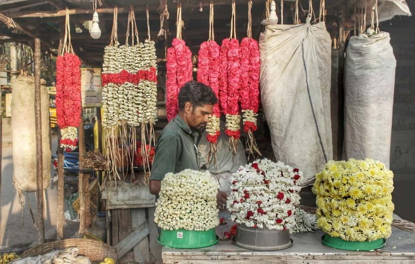 Exploring Chennai Bustling Markets: Guided Tour by Foot - Safety and Street-Crossing in Real Time