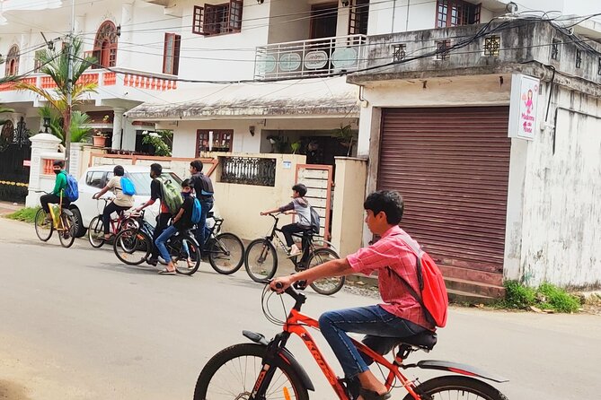 Good Morning Kochi Bicycle Tour - Cherlai stop in Mattancherry: free time for markets and small-lane views