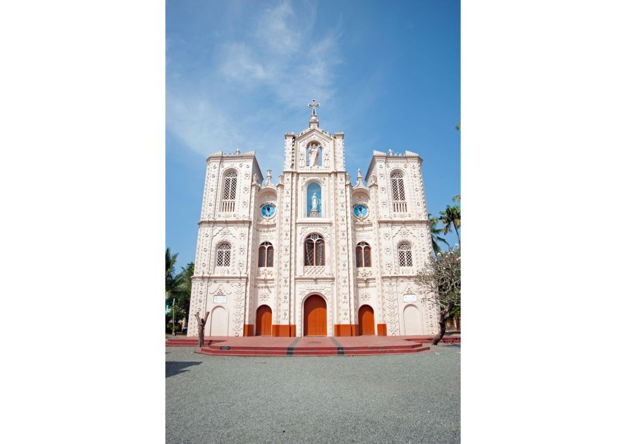 Heritage & Cultural Walk of Kochi (2 Hours Guided Tour) - Kashi & Hall Art Cafe and the market-shopping street reset