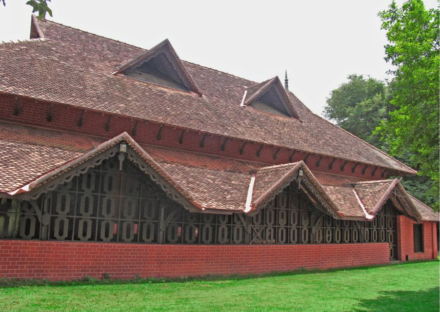 Heritage & Cultural Walk of Trivandrum Guided Walking Tour - How the guide makes it work: English, Hindi, and the right kind of stories