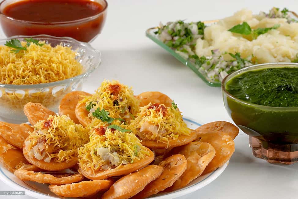 Hyderabad: Street Food Walking Tour with 7+ Tastings - Where You Start: Paradise Biryani And The Fast Switch Into Eating Mode