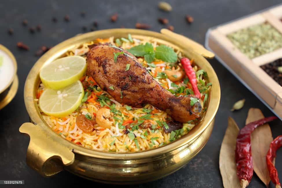 Hyderabad: Street Food Walking Tour with 7+ Tastings - What You’ll Actually Eat: From Chai Stops To Biryani And Dessert
