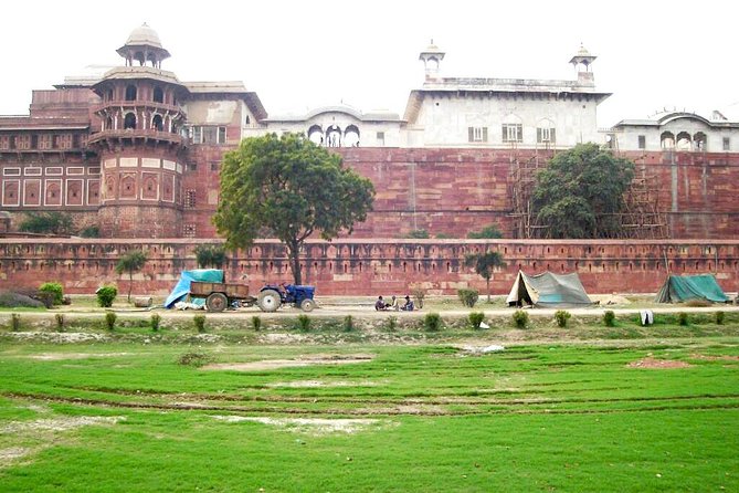 Hyderabad to Taj Mahal and Agra Fort Same Day Tour with Flights - Optional handicrafts stop at 3:00 PM: a quick taste, not a shopping marathon