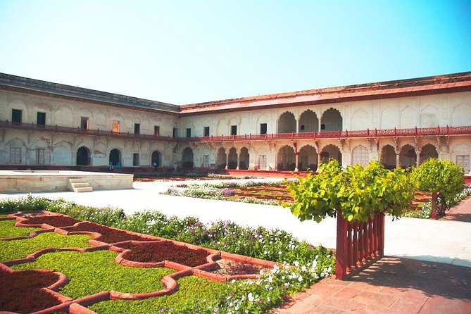 Hyderabad to Taj Mahal and Agra Fort Same Day Tour with Flights - Fly back to Hyderabad by 6:40 PM: how the day wraps up