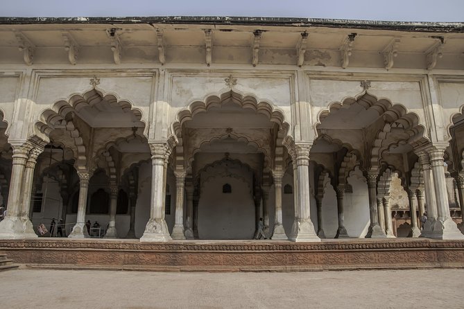 Hyderabad to Taj Mahal and Agra Fort Same Day Tour with Flights - Taj Mahal at 10:00 AM: your guide turns a postcard into a place