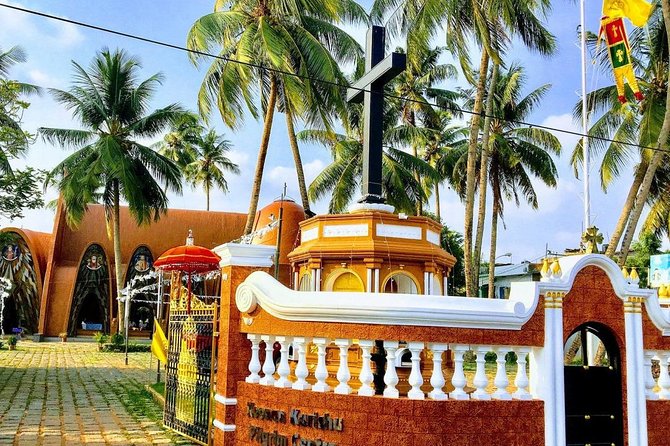 Jewish Town Walk - Kochi (2 Hours Guided Walking Experience) - Markets, crafts, and folklore: shopping stops with a history angle