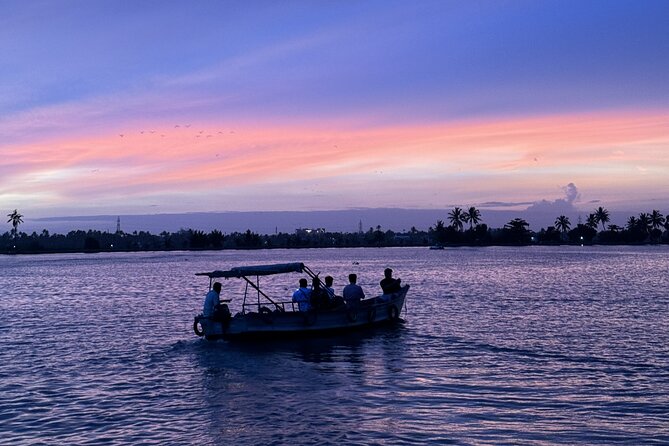 Kalappura Houseboats Combination Backwater Tour - Meals and onboard comfort: what’s included in the $50 value