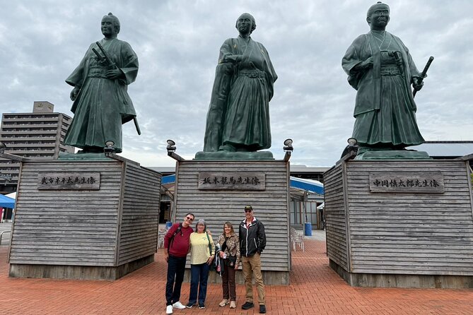 Kochi Castle, Shrine & Hirome Market: Half-Day Guided Tour - Hirome Ichiba: where Kochi tastes like Kochi