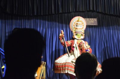 Kochi: Kathakali Evening Dance Show w/ Dinner & Transfer - The show structure: Kelikutto, Todayam, Purapaddu, and the big music sections