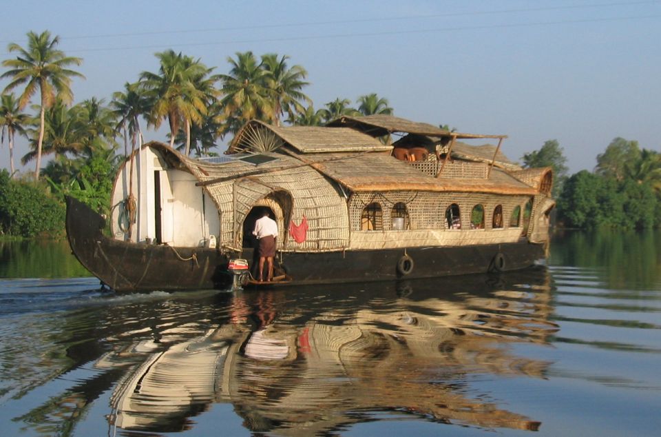 Kochi: Private Backwater Houseboat Day Cruise with Transfers - Getting on board: the houseboat’s working past