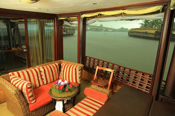 Kochi Private Tour: Overnight Alleppey Backwaters Luxury Houseboat Cruise - Food, drink, and dietary options that actually matter