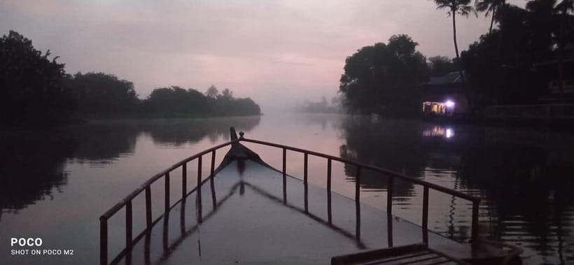 Kumarakom: Sunset Cruise with Village Life and Local Food - Dinner by the water: how the meal completes the trip
