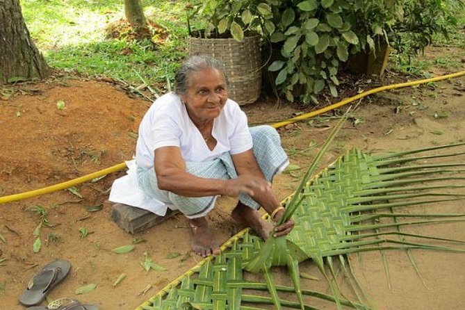 Kumbalangi Village Sightseeing Tour - Hands-on coir making, crab catching, and farm time