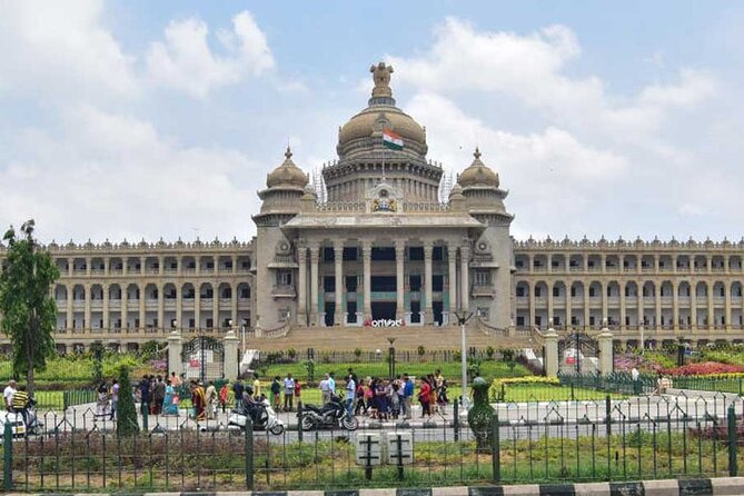 Lalbagh+Bull Temple+Tipu Palace+Market+Lunch=Bangalore City Tour - Why This Bangalore City Tour Works in One Day