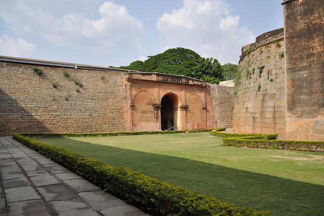 Lalbagh+Bull Temple+Tipu Palace+Market+Lunch=Bangalore City Tour - Vidhana Soudha and Attara Kacheri: Karnataka’s Power Landmark