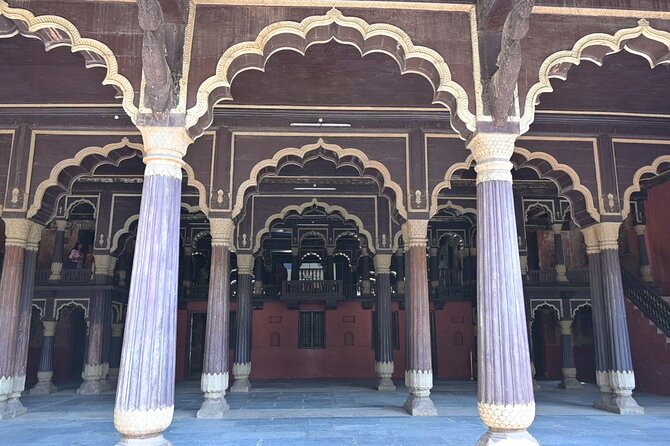 Lalbagh+Bull Temple+Tipu Palace+Market+Lunch=Bangalore City Tour - KR Market: Flower Market Energy and Time to Shop
