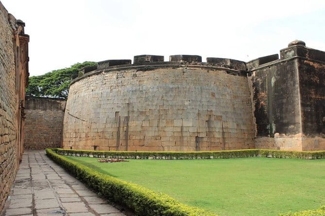 Lepakshi Temple and Nandi Hills Day Trip from Bangalore - Nandi Hills by mid-afternoon: Nandi Temple and the top views