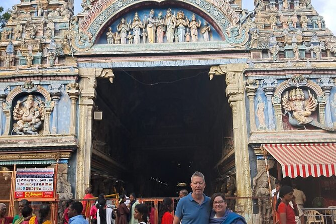 Madurai Walking Tour of Meenakshi temple, bazaars and markets - Coconts and coconut flowers: the market where ingredients carry meaning