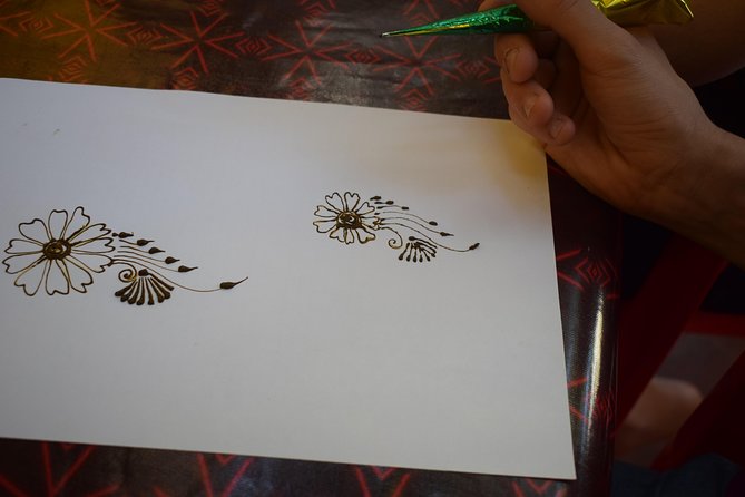 Mehendi Art Class in Pondicherry - Sita Cultural Centre in White Town: the easy start point