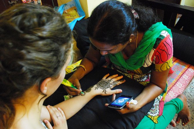 Mehendi Art Class in Pondicherry - The 90-minute lesson rhythm: what happens in the session