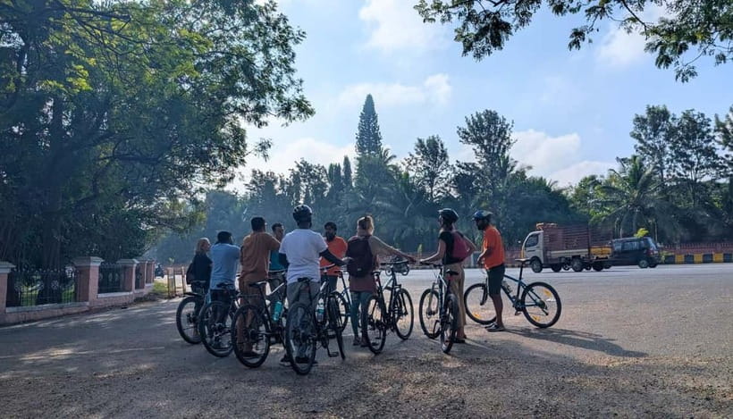 Mysore City Bike Tour Morning 3.5 Hours: Mysore By Cycle - Heritage buildings and Jaganmohan Palace to Devraja Market rhythm